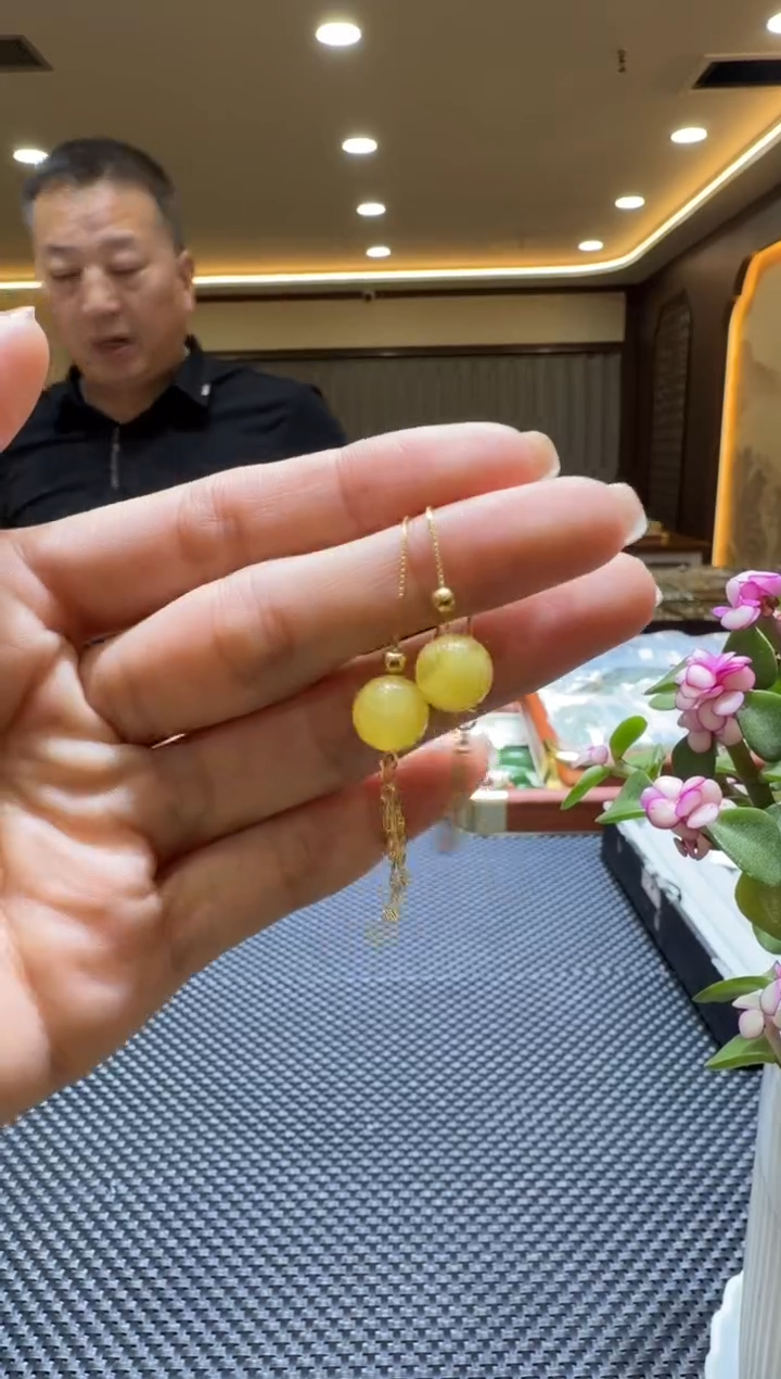 琥珀颈饰未镶嵌耳饰一对