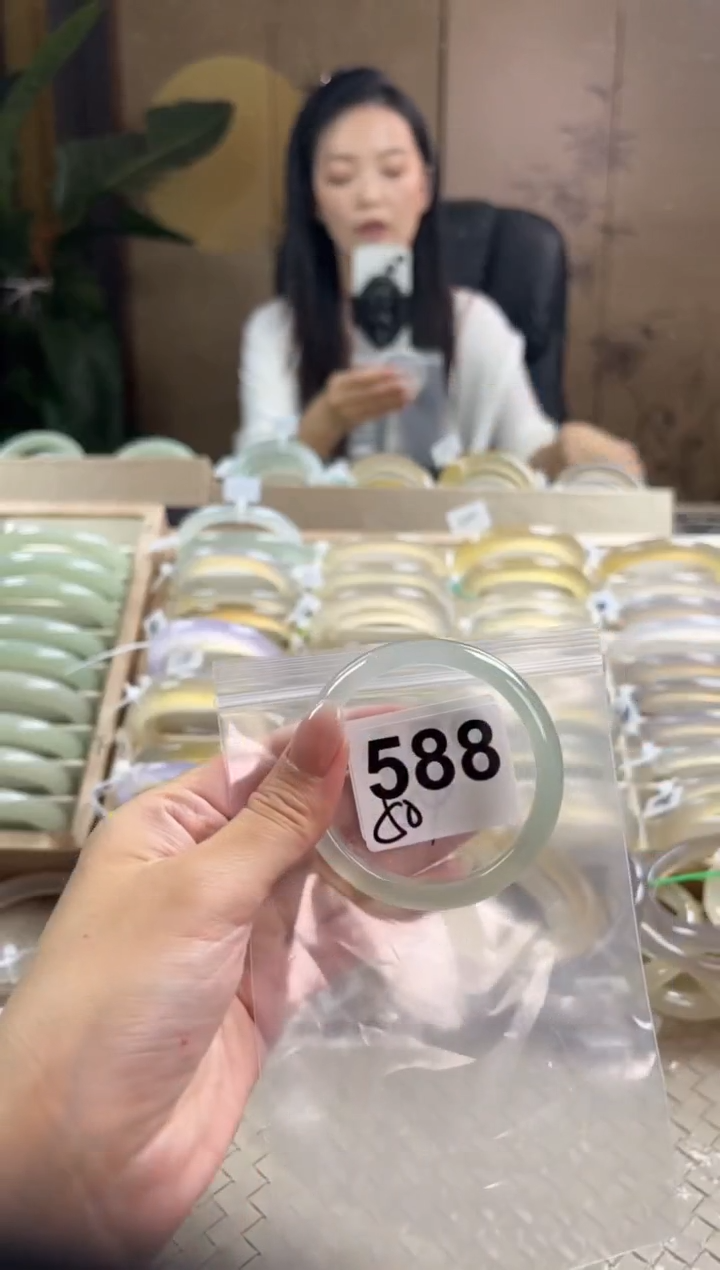 手镯玛瑙/玉髓未镶嵌588