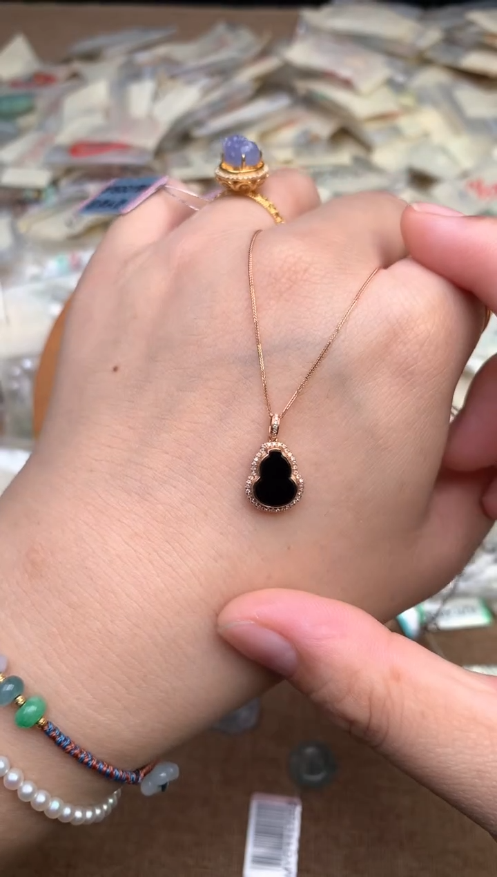 18K金镶嵌挂件翡翠一