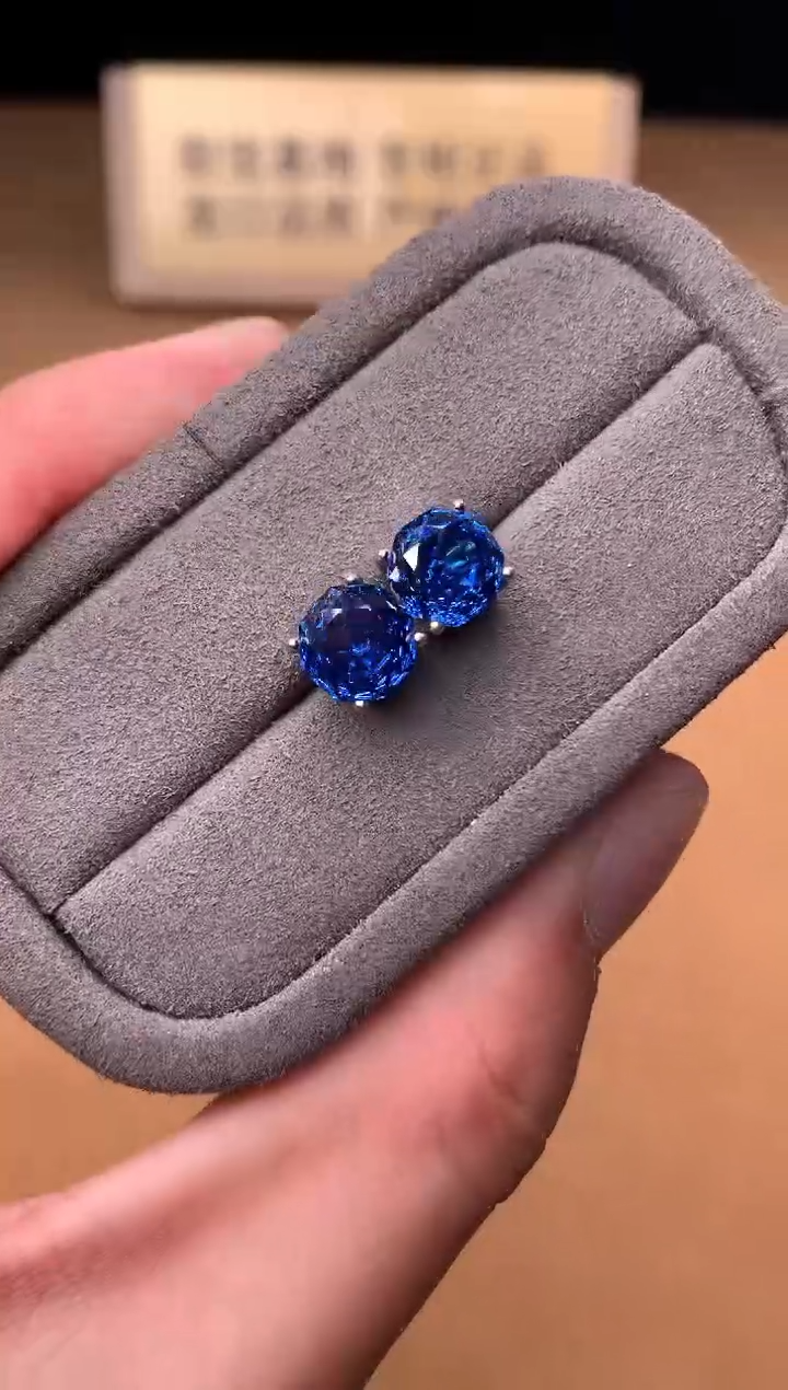 银S925镶嵌托帕石耳钉2222