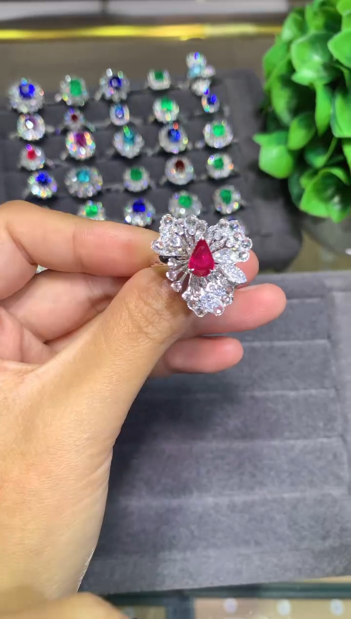 18K金镶嵌戒指红宝石1.05CT