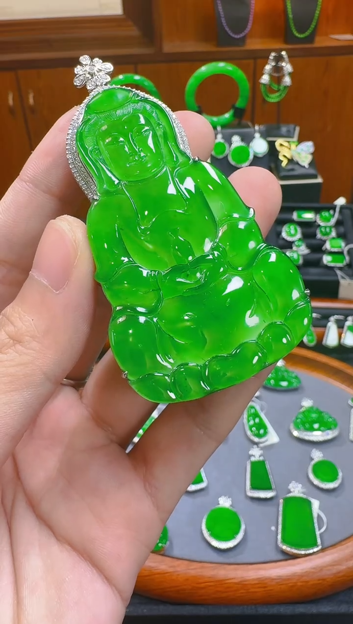 【闪购商品】翡翠吊坠(赠链)18K金镶嵌天然A货翡翠