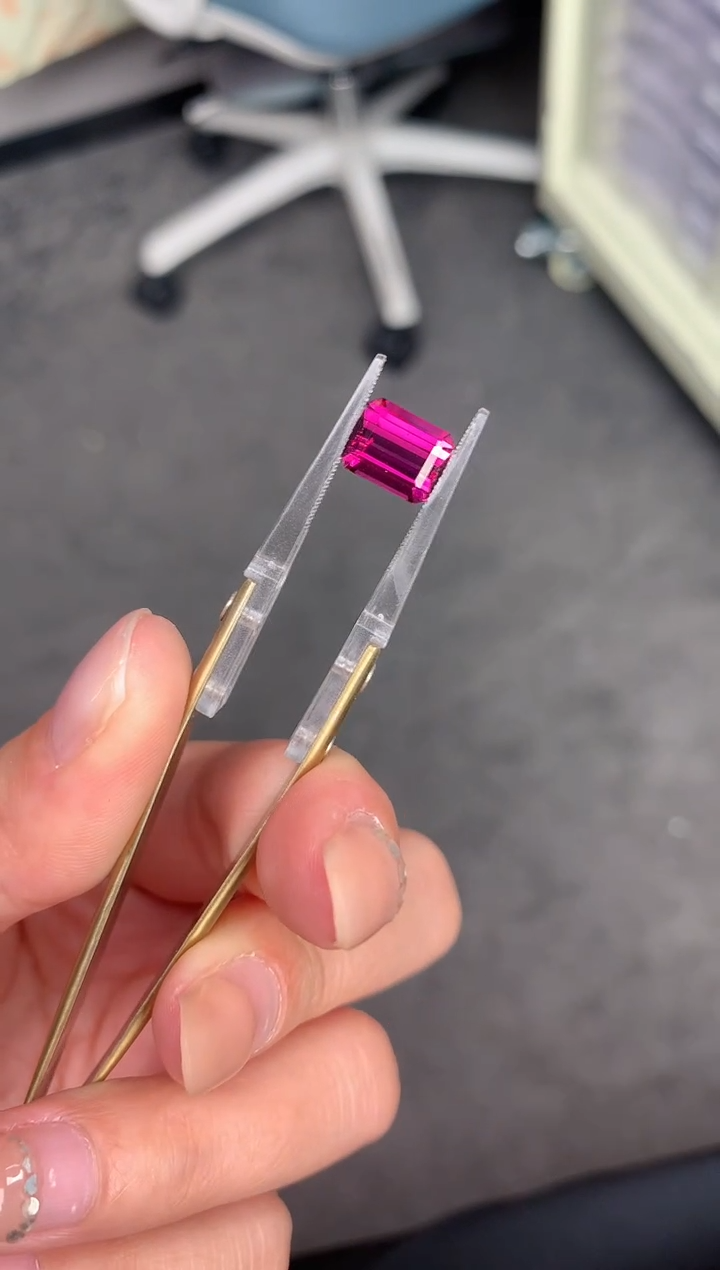 【闪购商品】石榴石裸石未镶嵌4ct镁铝榴石