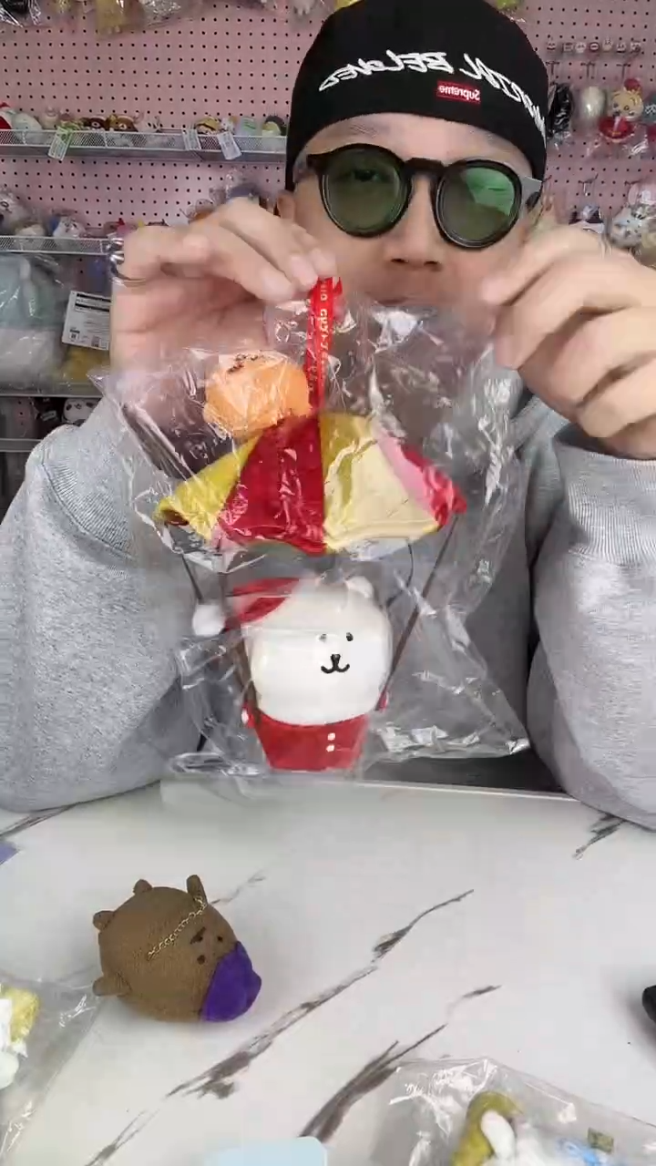毛绒降落伞自嘲熊