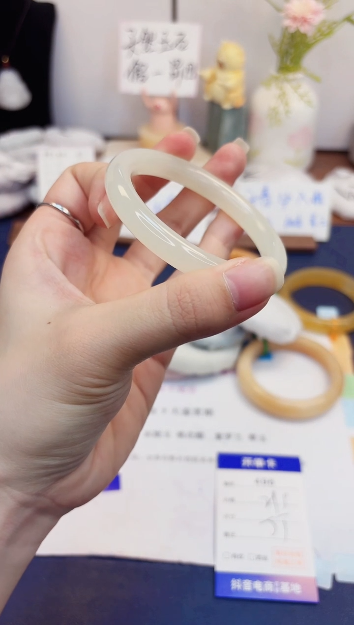 【闪购商品】石英质玉手镯未镶嵌496-美人条-圈口55