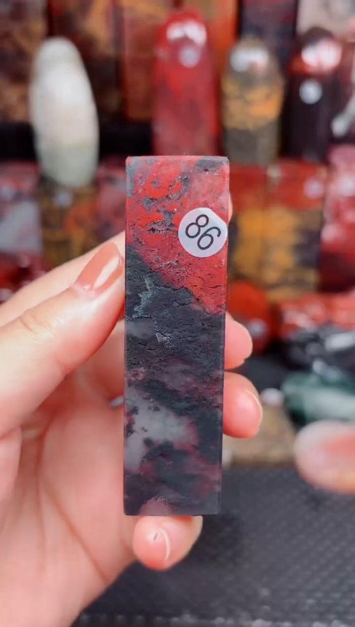 玉桂林鸡血玉素章摆件86