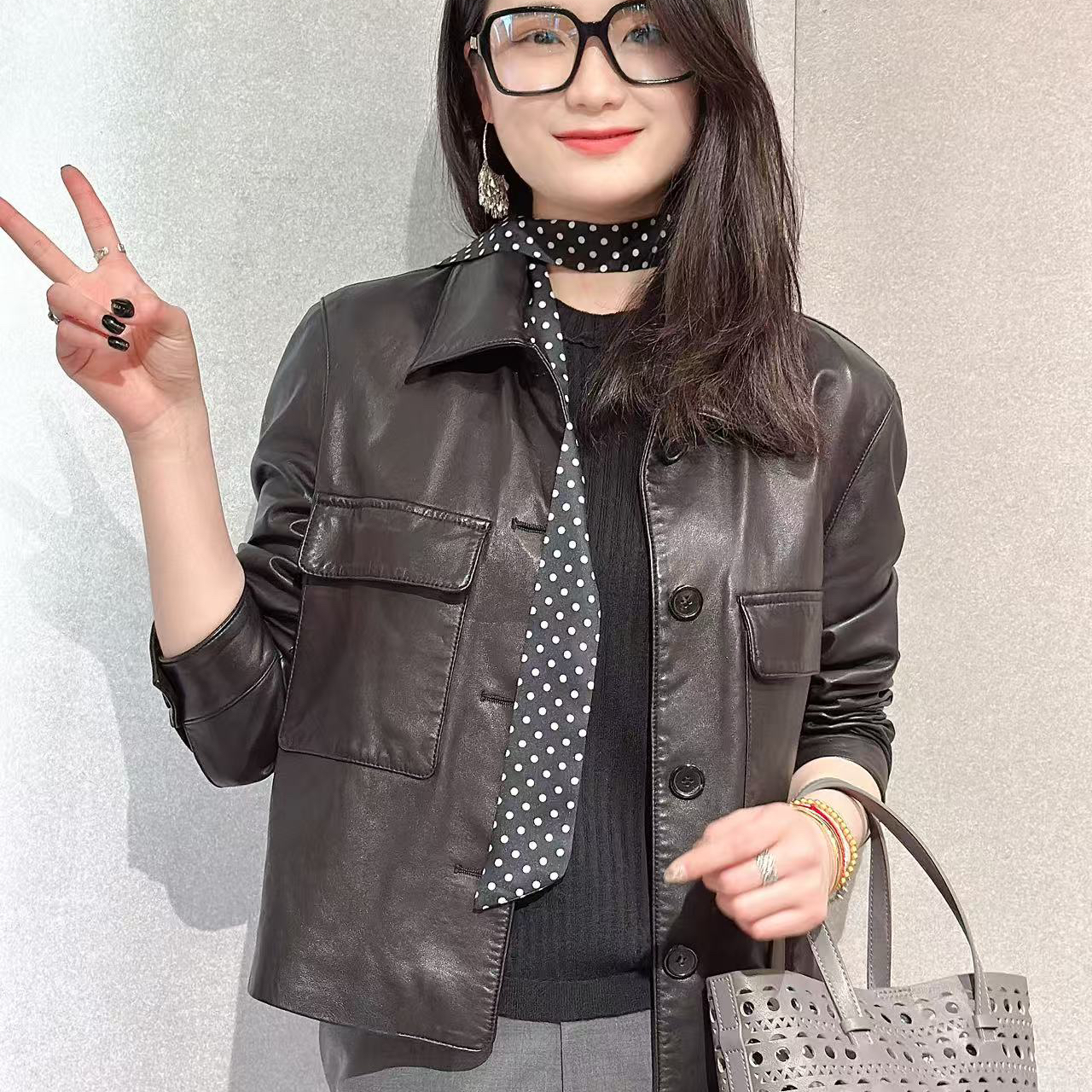 HALUNGLE/海伦格丽 Y213 两口袋衬衣领皮衣绵羊皮皮衣百搭女