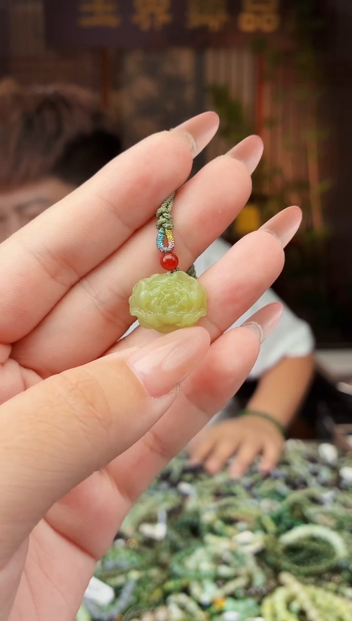 和田玉未镶嵌颈饰拍一发一