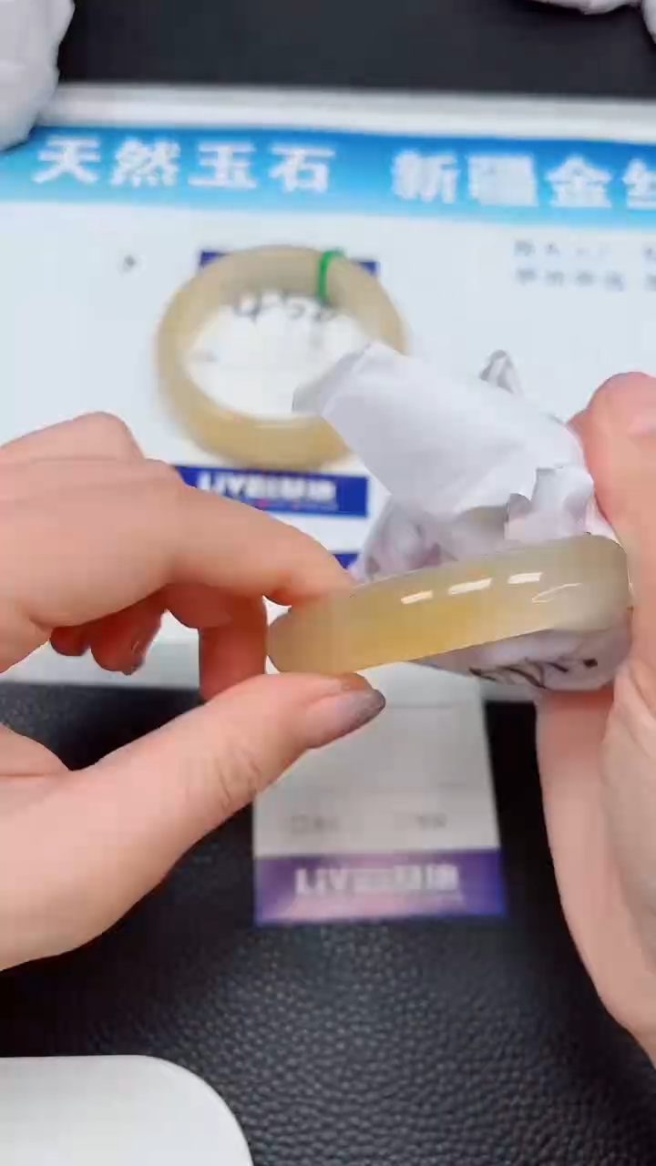 【闪购商品】石英质玉未镶嵌手镯459