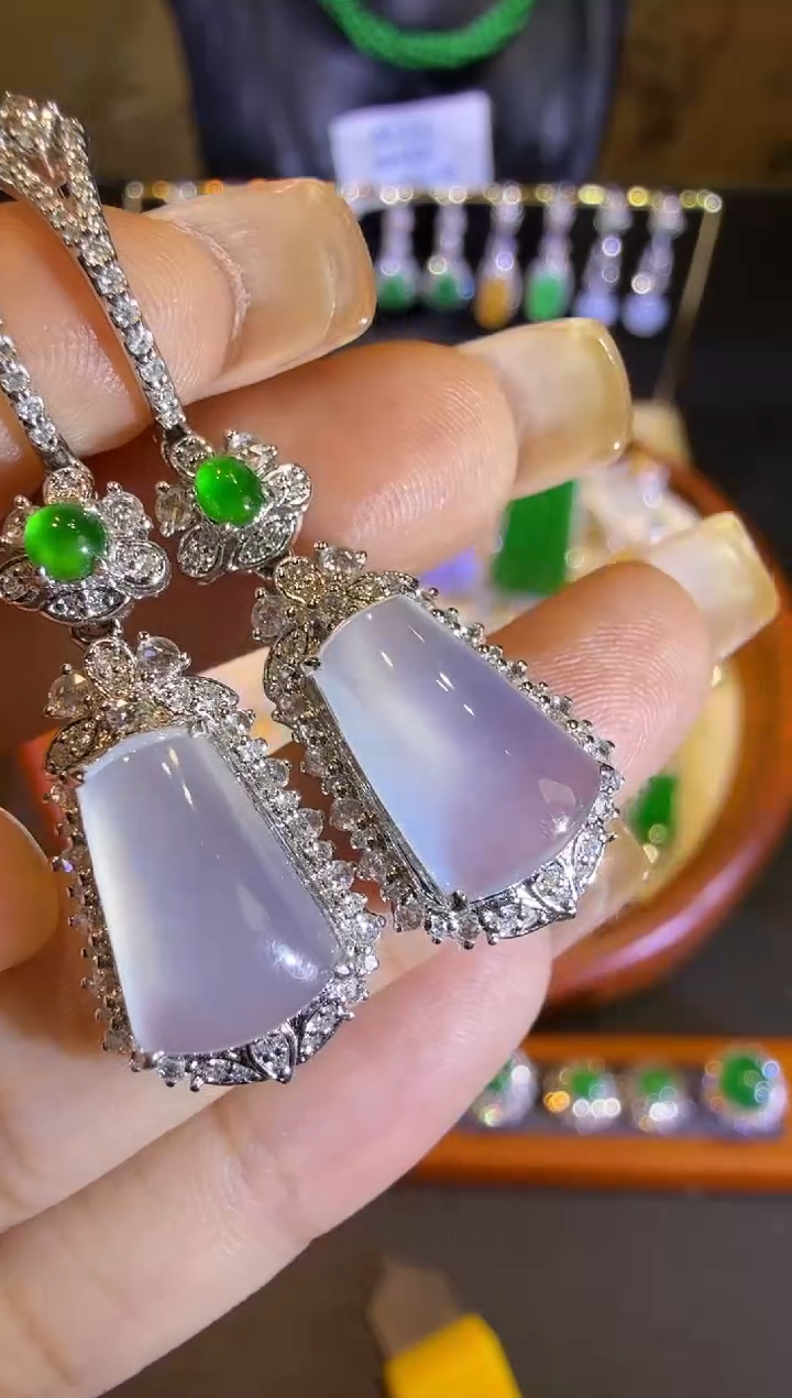 【闪购商品】翡翠耳饰18K金镶嵌玻璃种无事牌