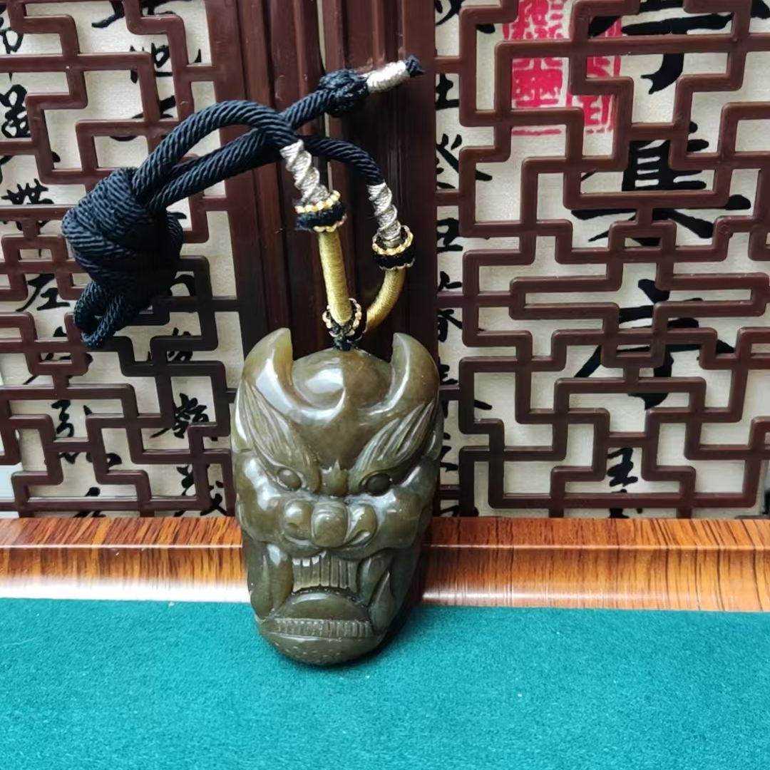 和田玉--------龙首吊坠