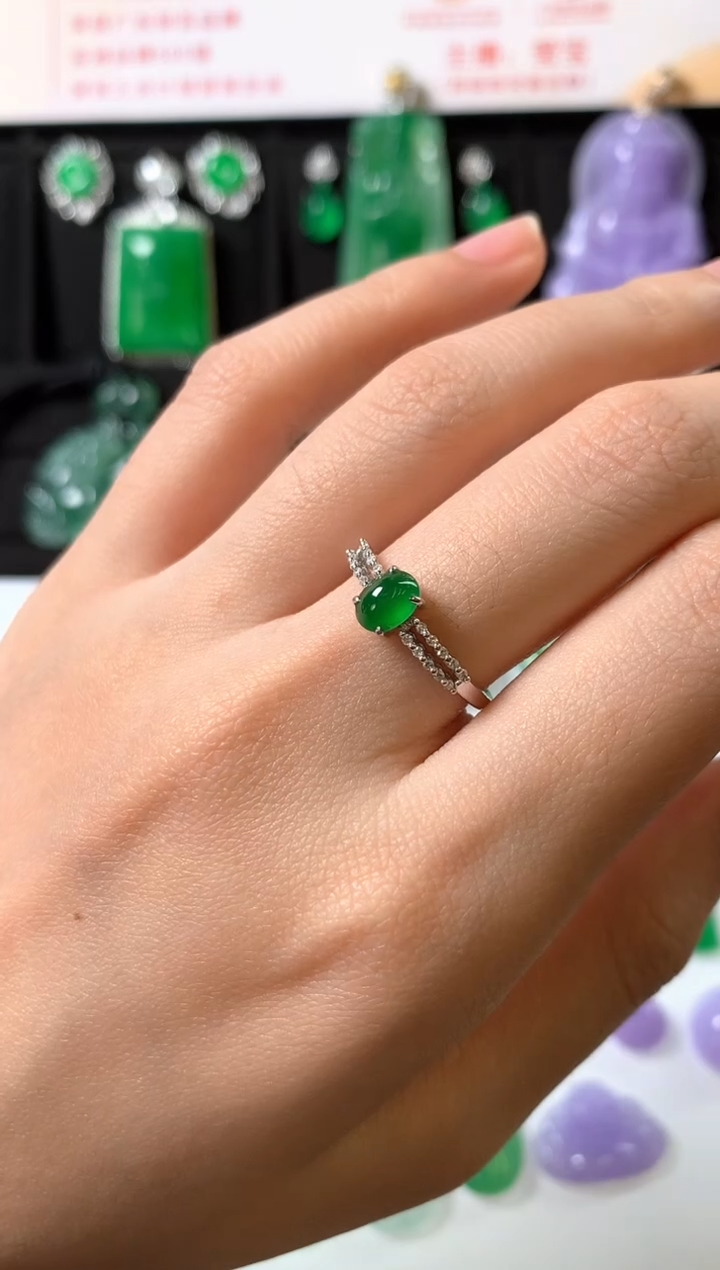 18K金镶嵌戒指翡翠戒指