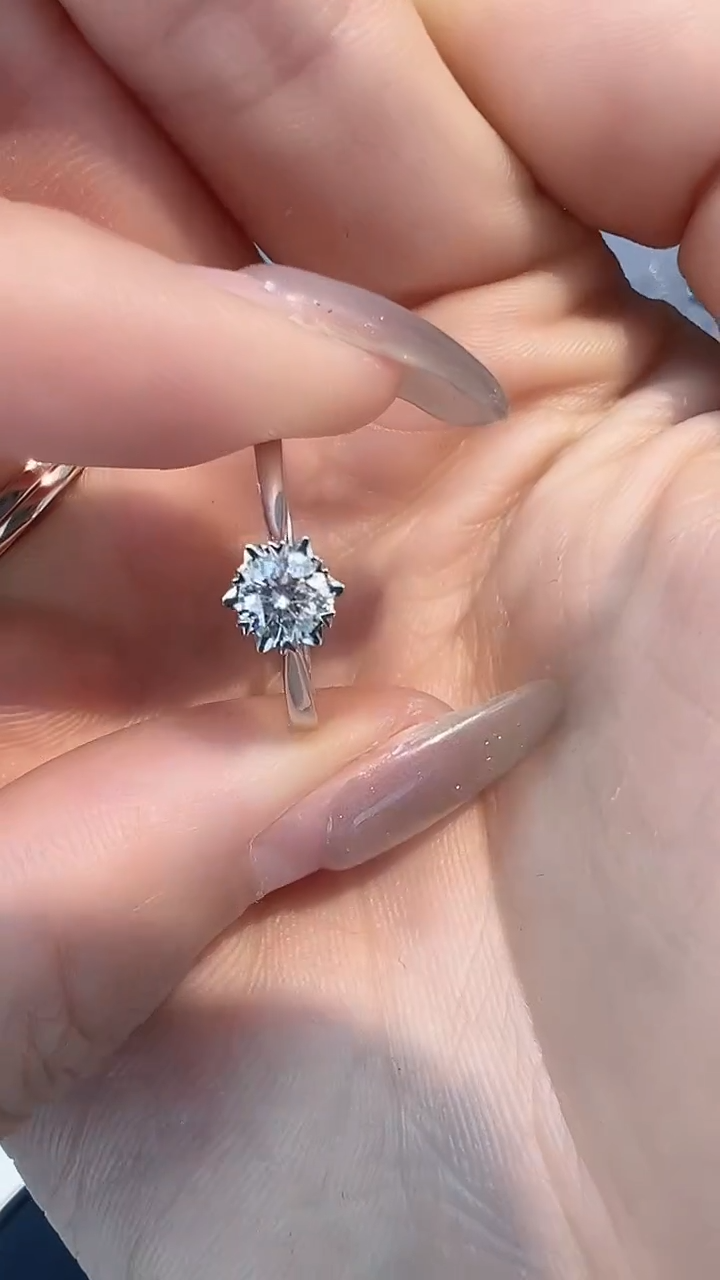 【闪购商品】钻石戒指/指环18K金镶嵌戒指