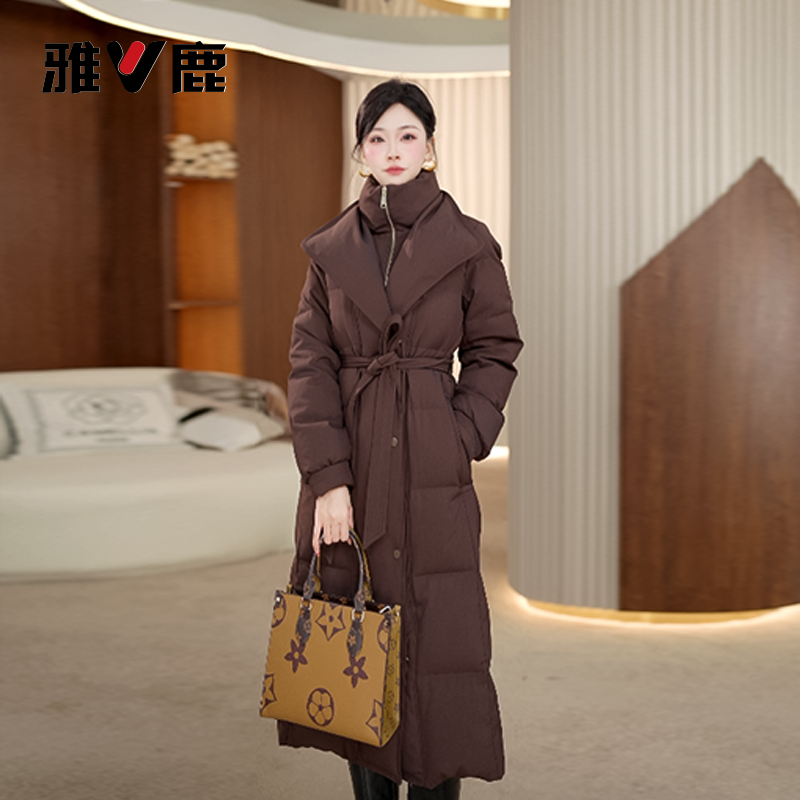 雅鹿新款大翻领《新国标90鹅绒》收腰系绳中长款大翻领女士羽绒服