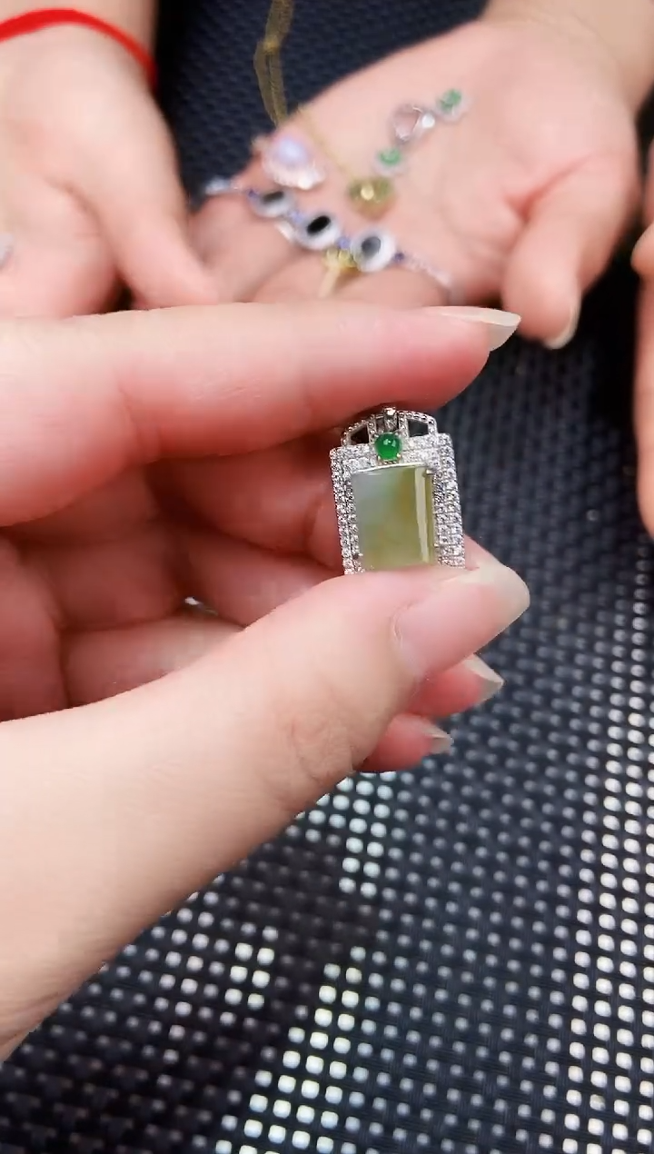 【闪购商品】翡翠吊坠(不含链)未镶嵌11111111