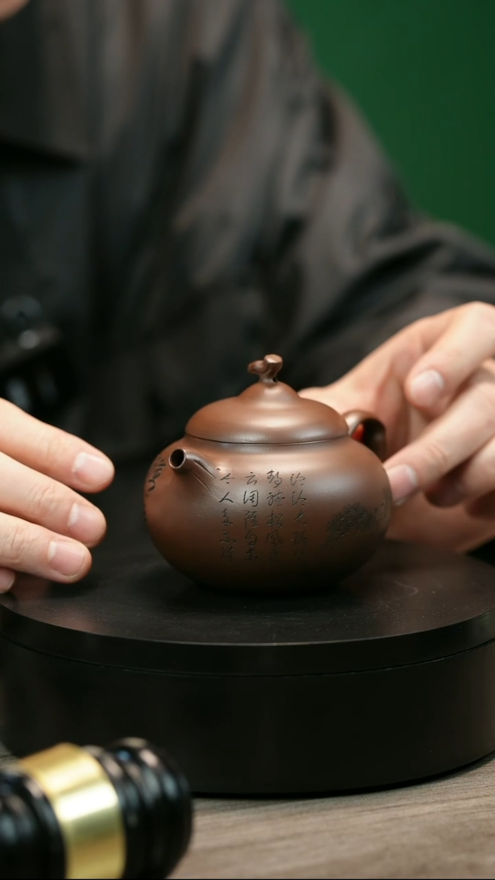 茶壶紫砂如***电H1995赵信军底槽清刻绘茄瓜