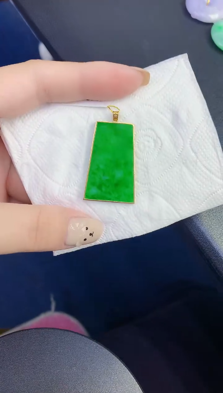 颈饰18K金镶嵌翡翠缅甸天然翡翠A货