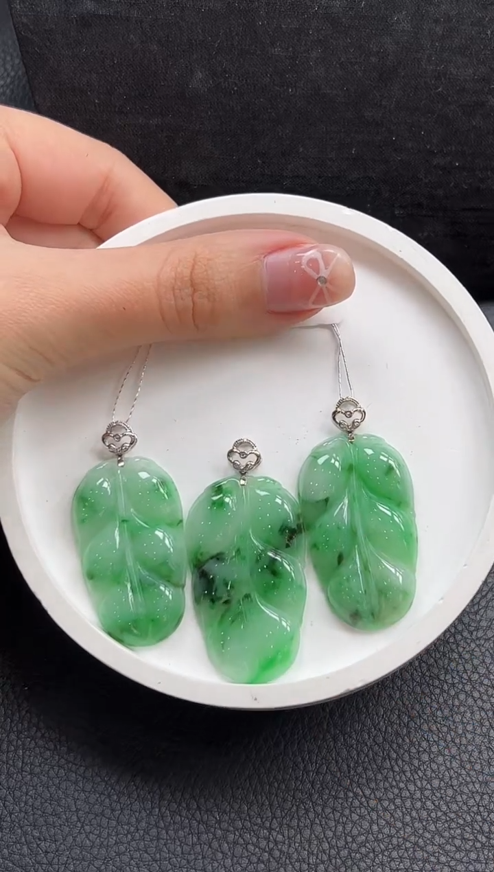 【闪购商品】翡翠颈饰18K金镶嵌叶子多样性发1件