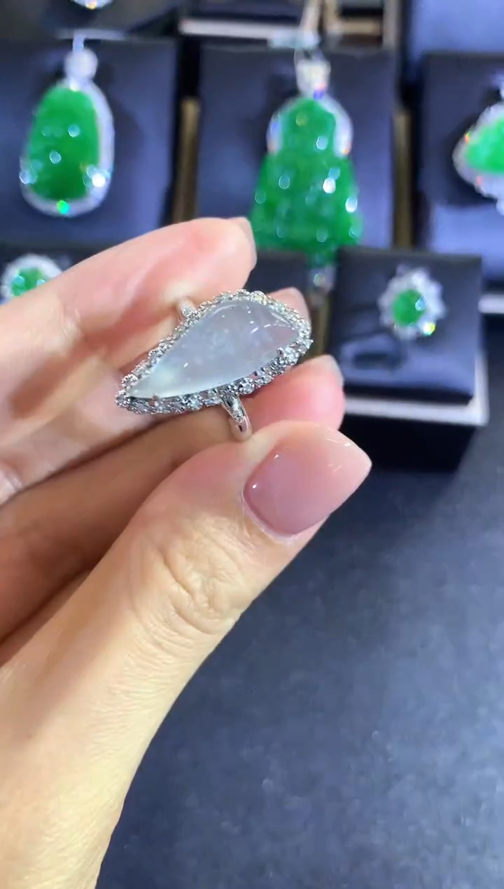 【闪购商品】翡翠戒指18K金镶嵌a115         