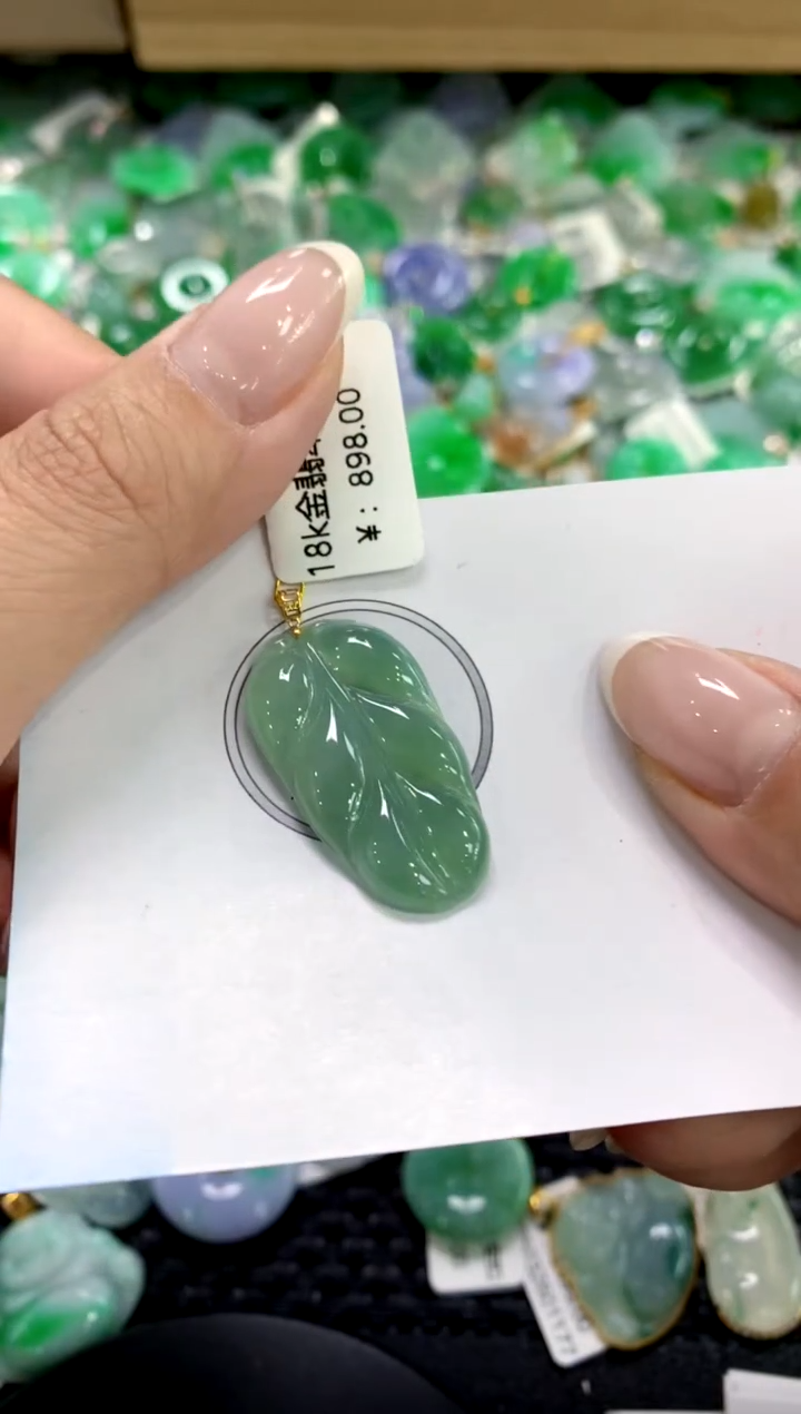 翡翠18K金镶嵌颈饰1111111111111111