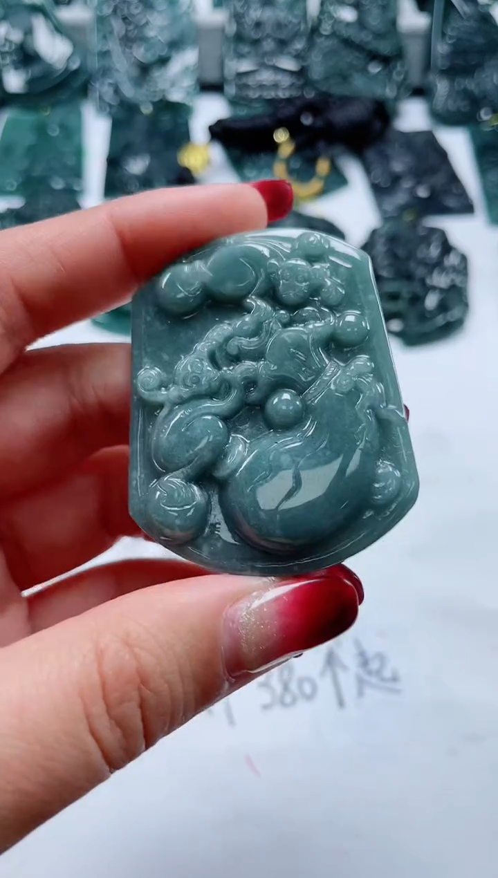 【闪购商品】翡翠颈饰未镶嵌         