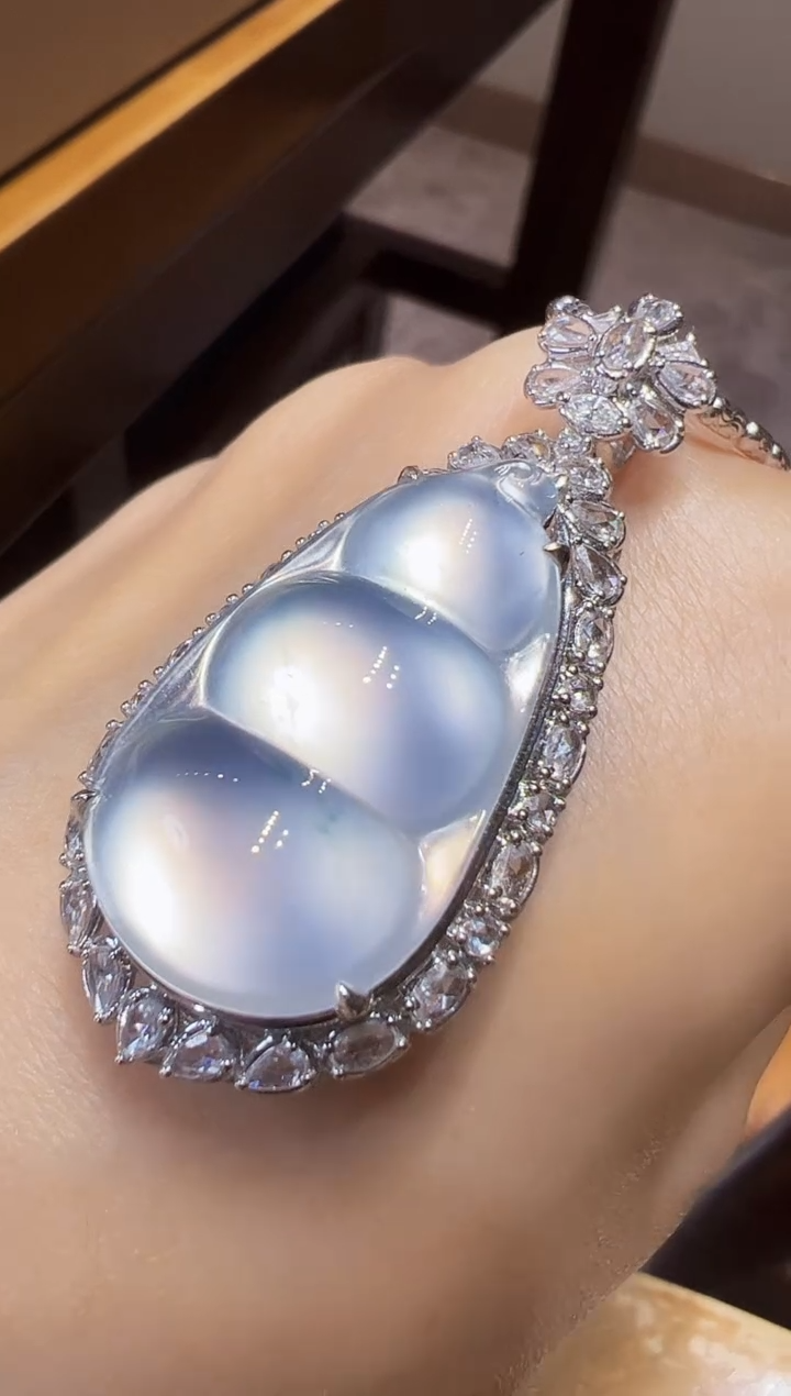 吊坠(不含链)18K金镶嵌翡翠豆子