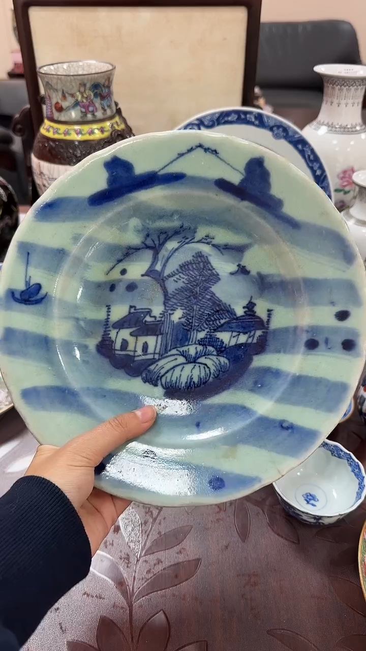 瓷器豆青山水盘有刻字有冲