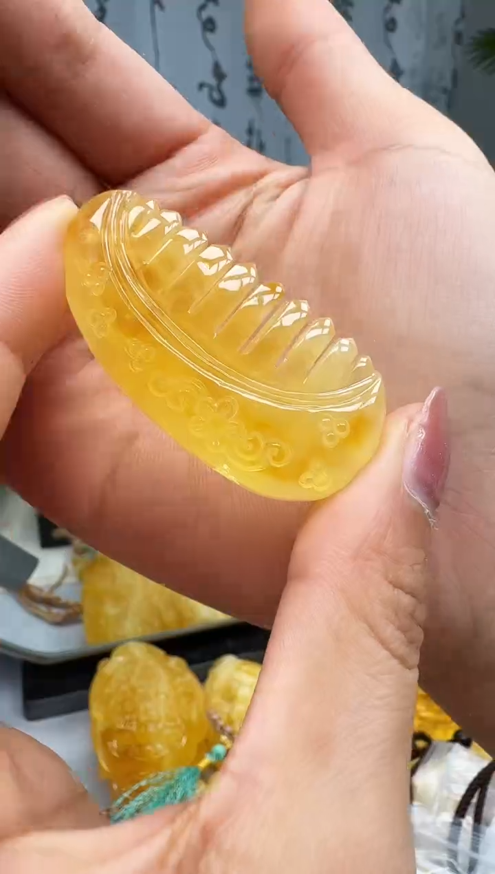 【闪购商品】琥珀裸石未镶嵌挂坠