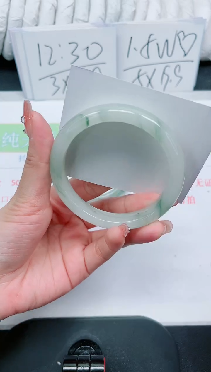 【闪购商品】石英质玉手镯未镶嵌198