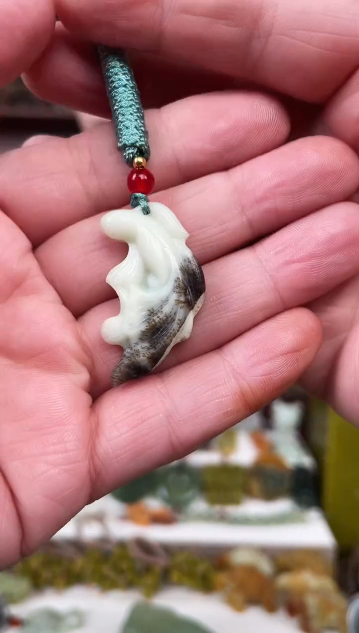 未镶嵌蛇纹石玉颈饰·