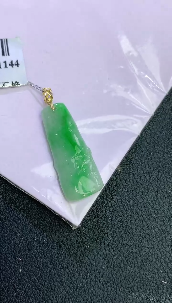 颈饰18K金镶嵌翡翠赠礼盒证书 麦麦