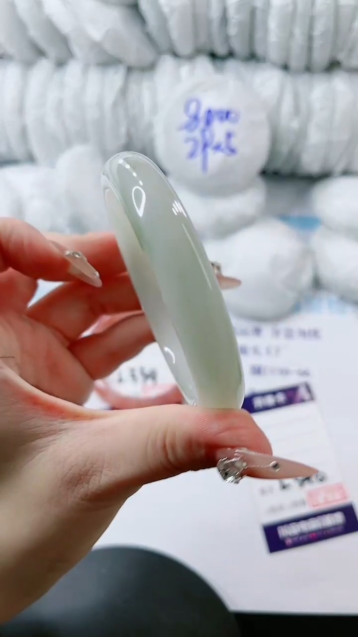 【闪购商品】石英质玉手镯未镶嵌多样性发货L340