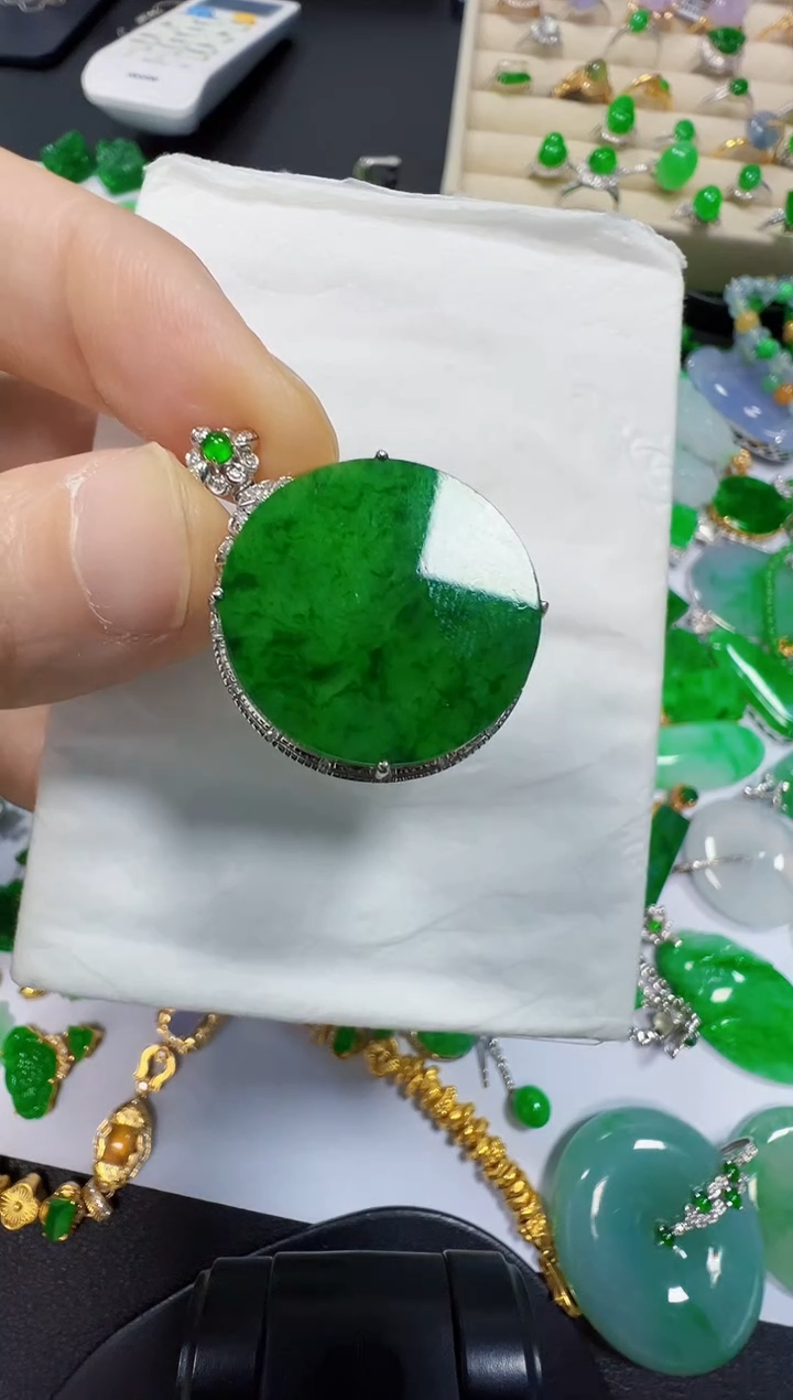 吊坠(不含链)18K金镶嵌翡翠2980