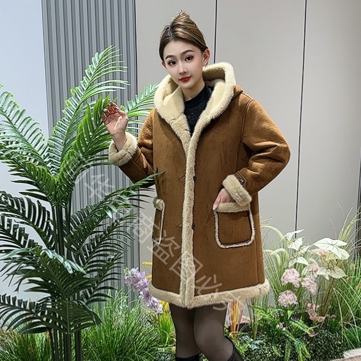 新款时尚戴帽皮毛一体外套（623）到货试穿7天不满意找客服包退