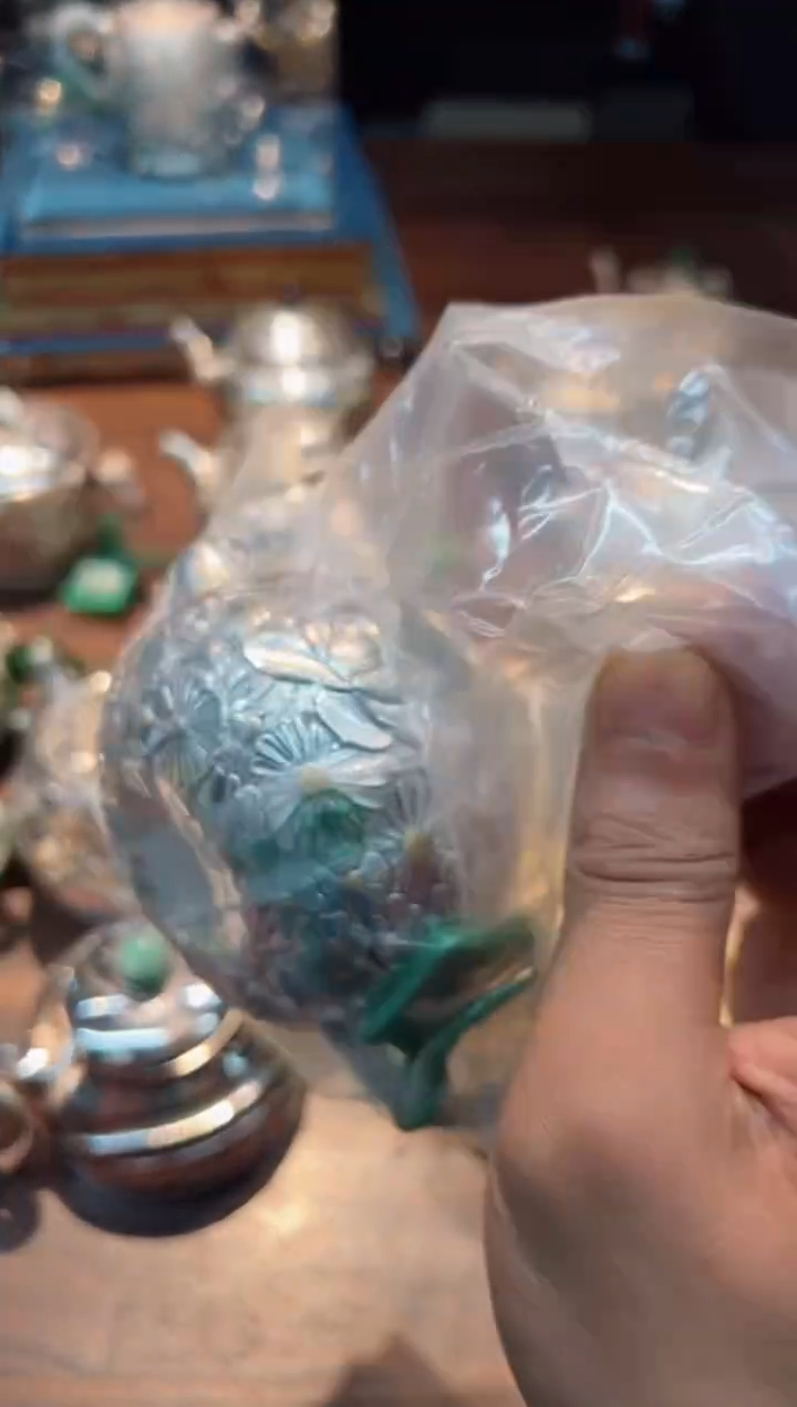 【闪购商品】寸发标 手作錾刻嵌金万花祥瓜壶