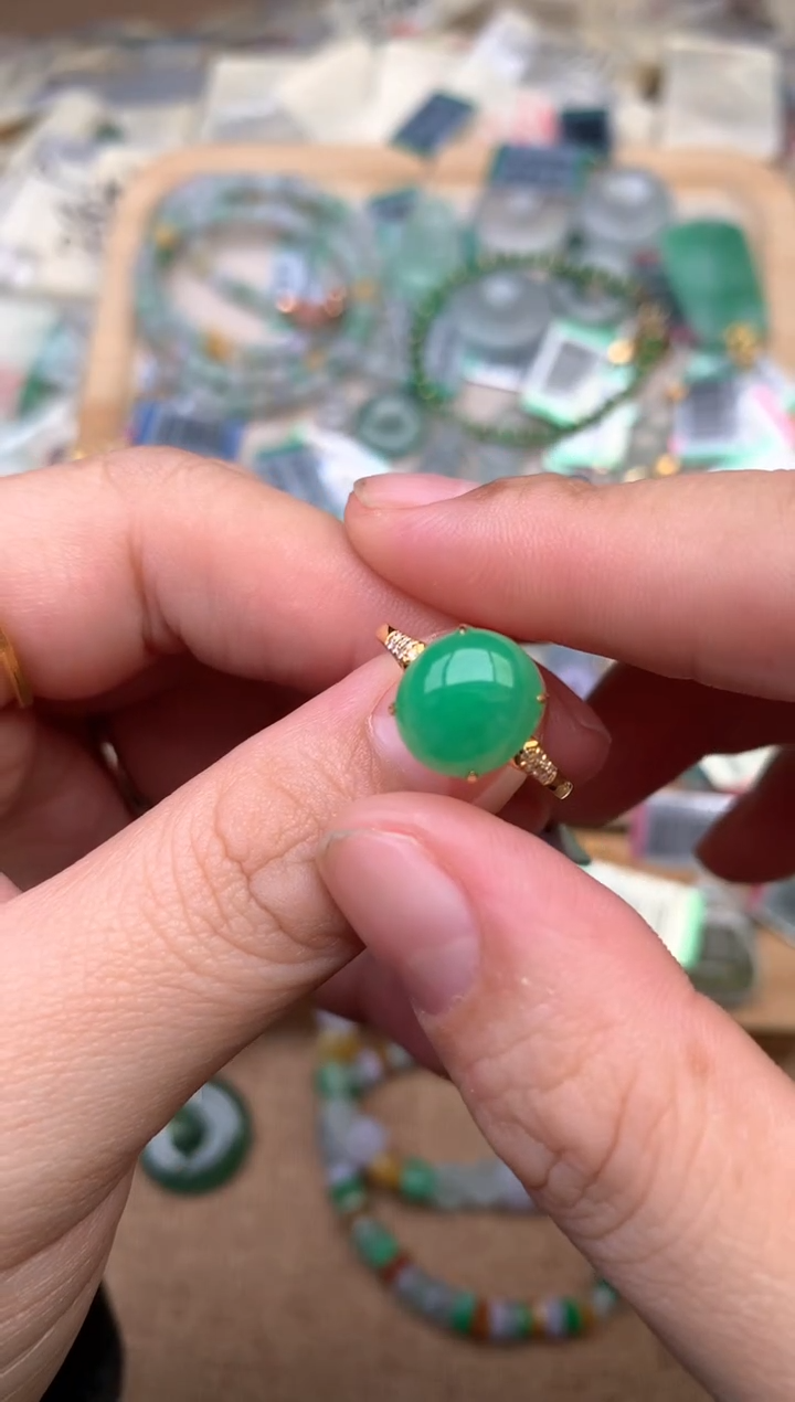 18K金镶嵌挂件翡翠1