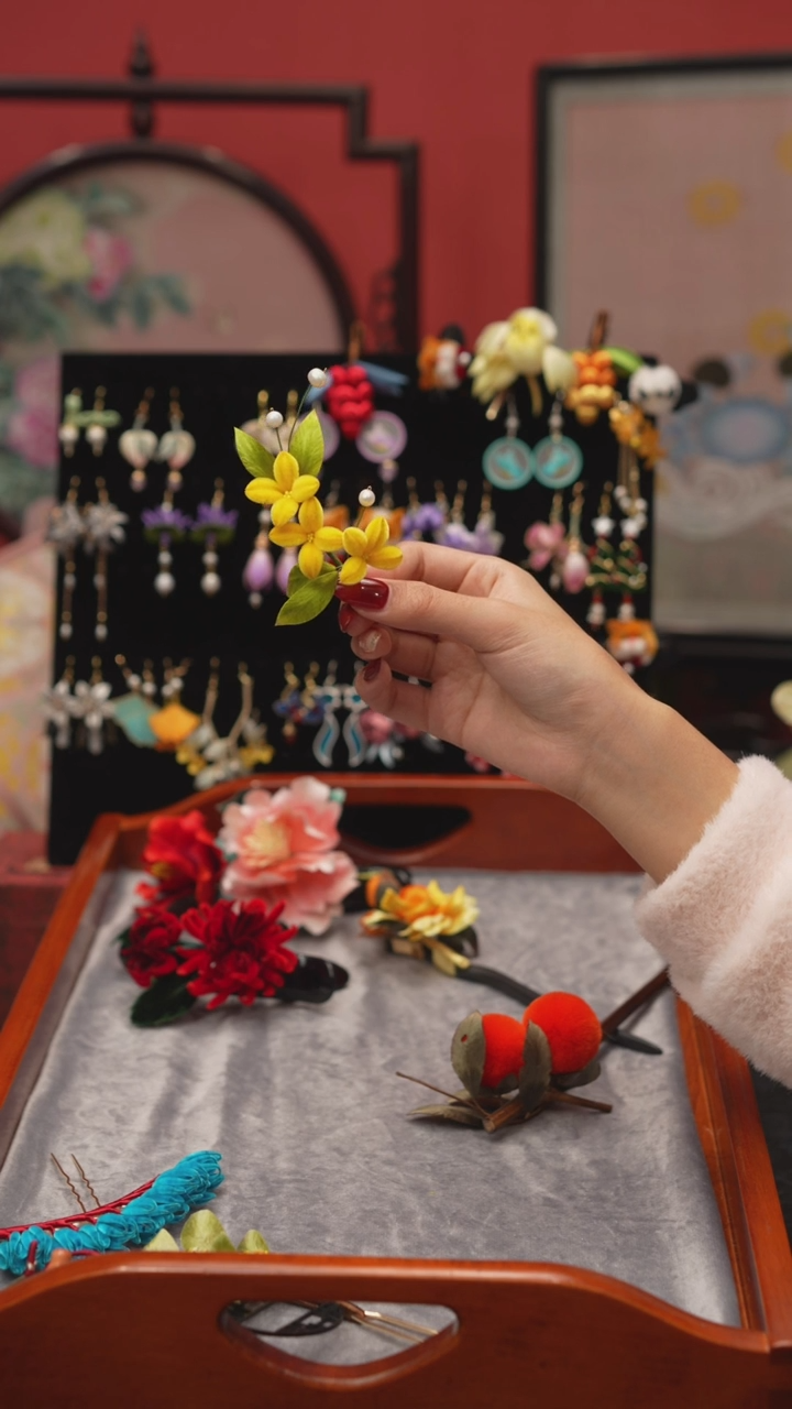 刺绣非遗绒花手工饰品 拍下联系改主体