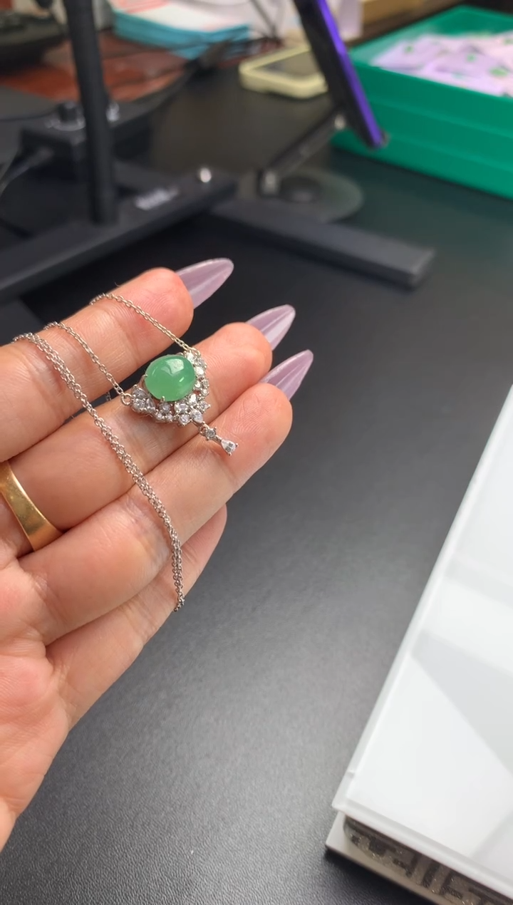 翡翠银S925镶嵌颈饰翡翠