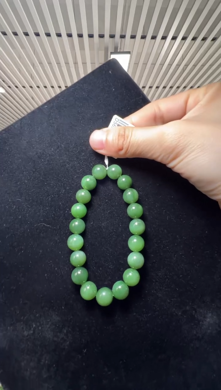 手串未镶嵌和田玉约10mm碧玉阳绿圆珠单圈手串