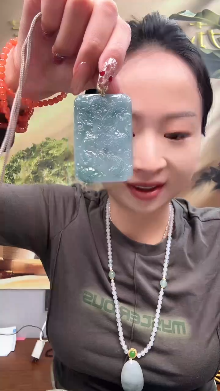 【闪购商品】翡翠颈饰未镶嵌龙牌微瑕疵