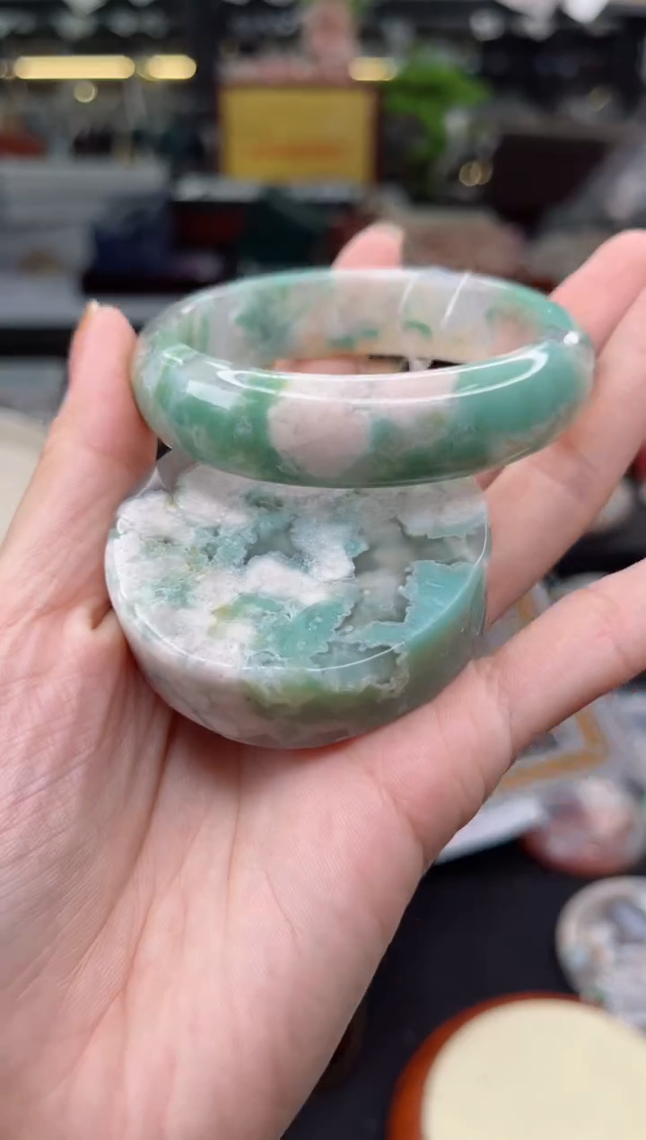 【闪购商品】石英质玉手镯未镶嵌55圈口（赠品镯心）2S9222