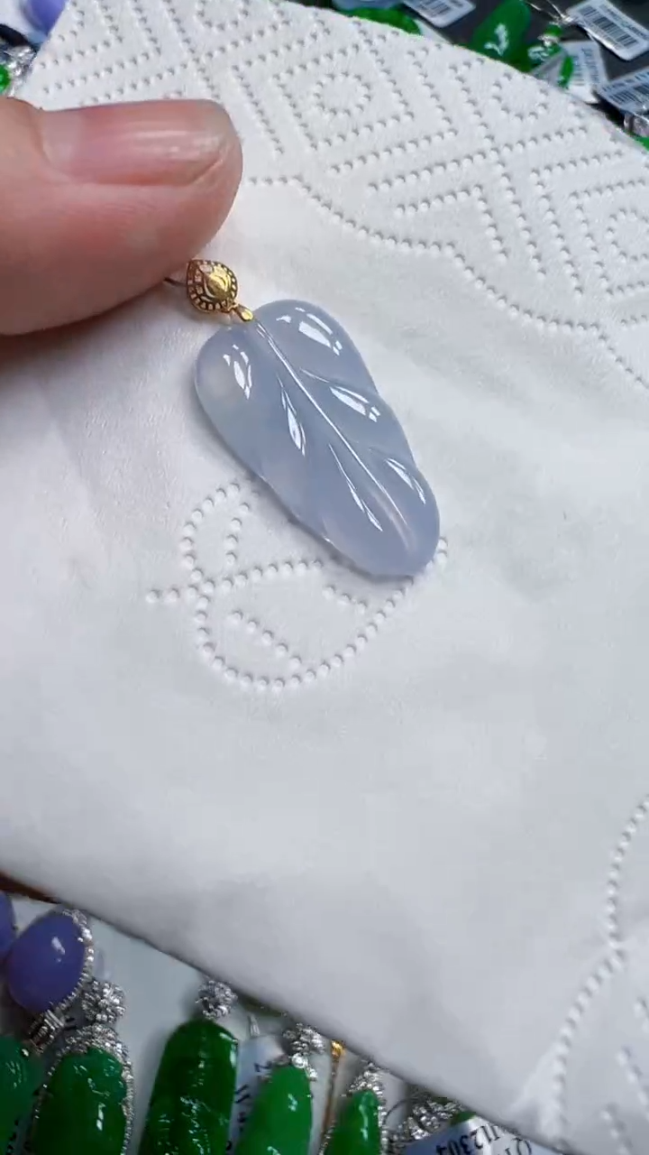 颈饰18K金镶嵌翡翠叶子
