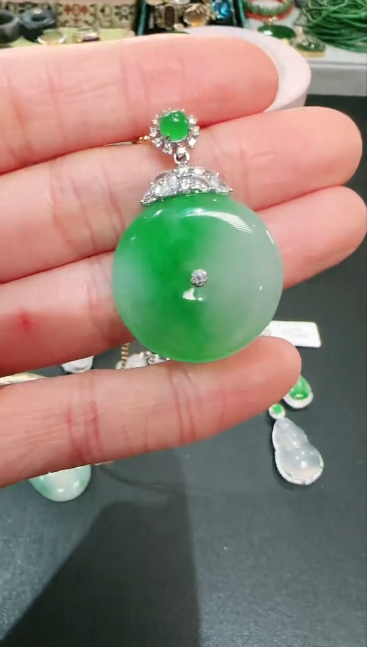 【闪购商品】翡翠颈饰18K金镶嵌吊坠