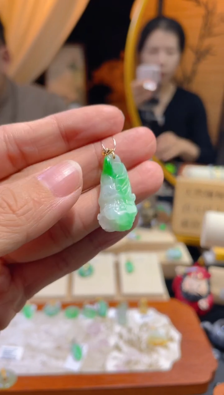 【闪购商品】翡翠颈饰18K金镶嵌假一赔三