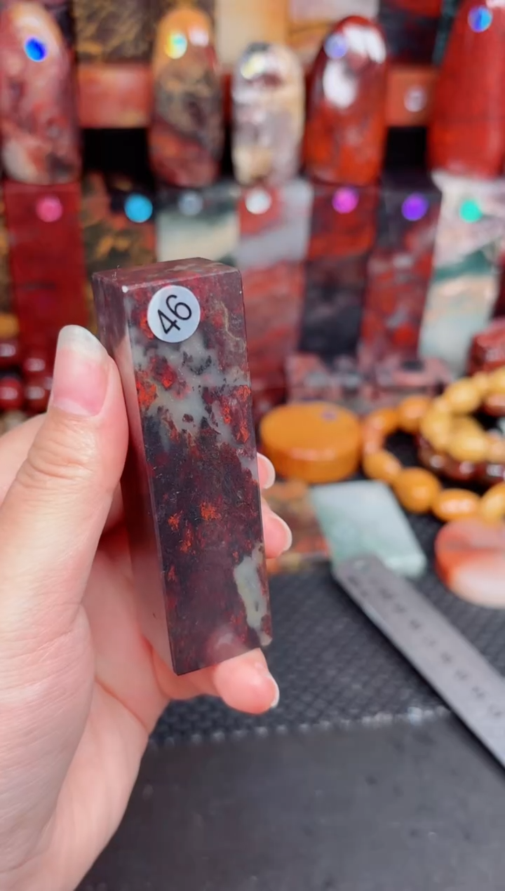 玉桂林鸡血玉印章摆件46
