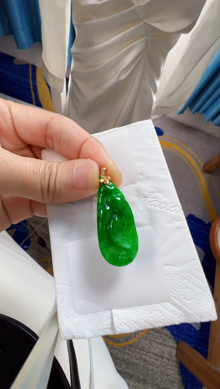【闪购商品】翡翠吊坠(不含链)18K金镶嵌4980