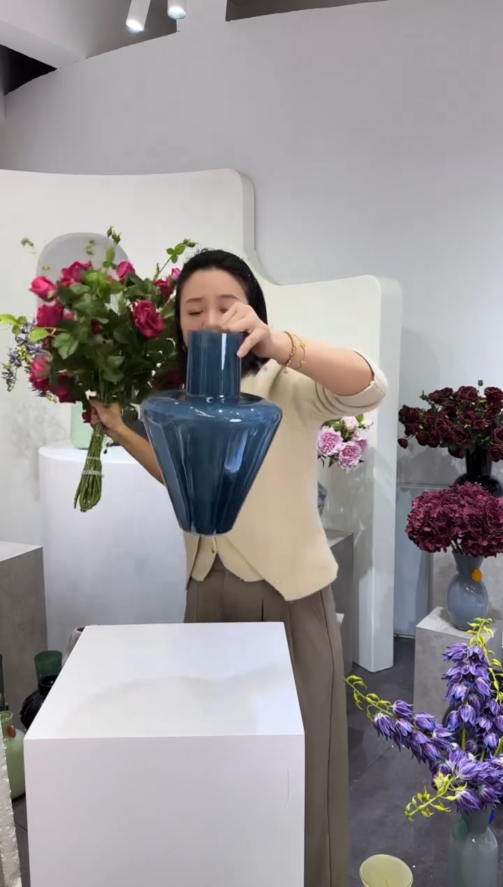 【闪购商品】藤蓝色花瓶