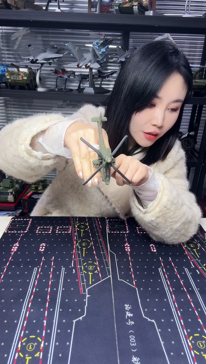 小阿帕奇车载飞机模型
