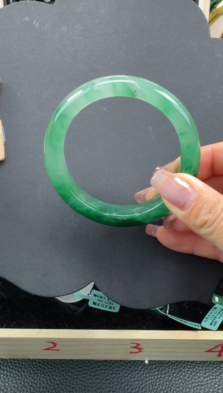 【闪购商品】石英质玉手镯未镶嵌口径57