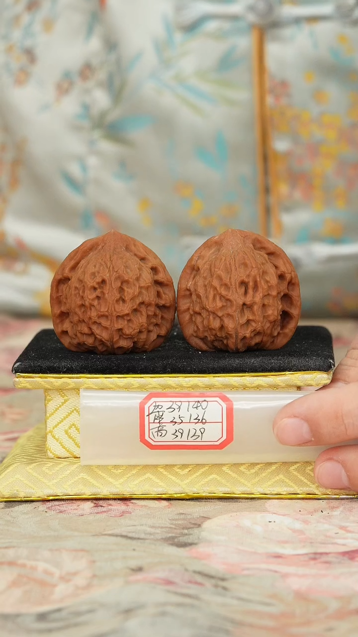 【闪购商品】文玩核桃把件非嫁接将军帽